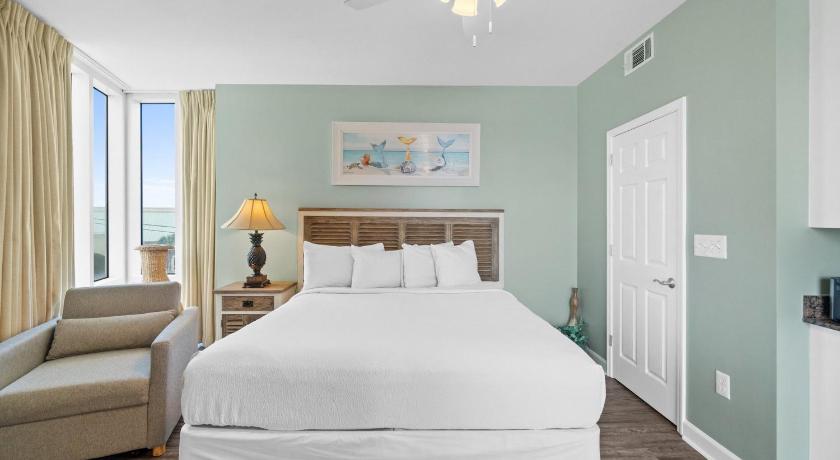 Image of Three-Bedroom Apartment with Sea View - 101W 4