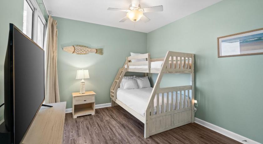 Image of Three-Bedroom Apartment with Sea View - 101W 11
