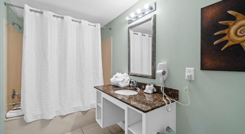 Image of Three-Bedroom Apartment with Sea View - 101W 14