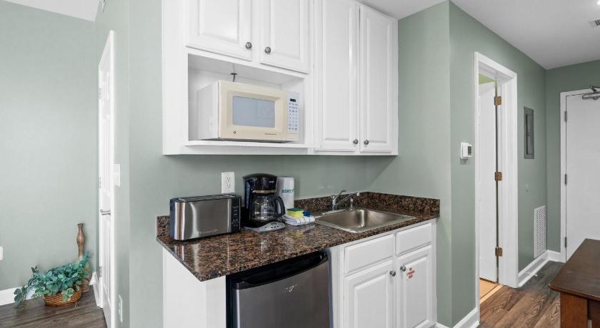 Image of Three-Bedroom Apartment with Sea View - 101W 16