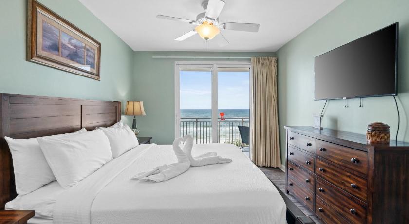 Image of Three-Bedroom Apartment with Sea View - 101W 0