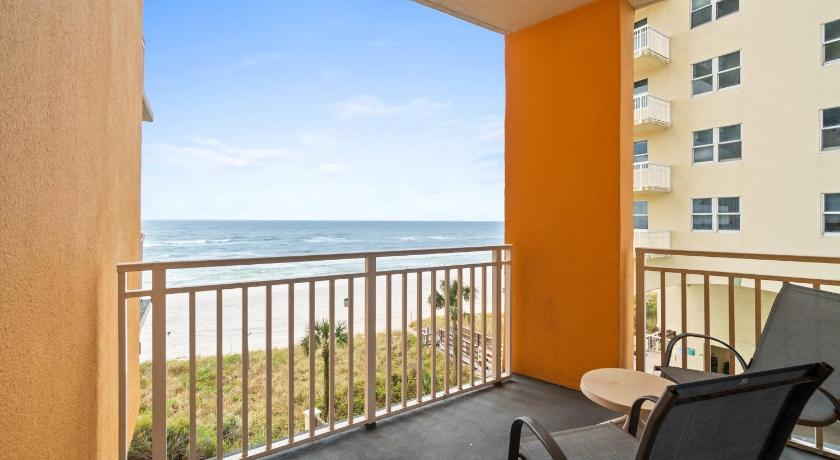Image of Three-Bedroom Apartment with Sea View - 101W 10
