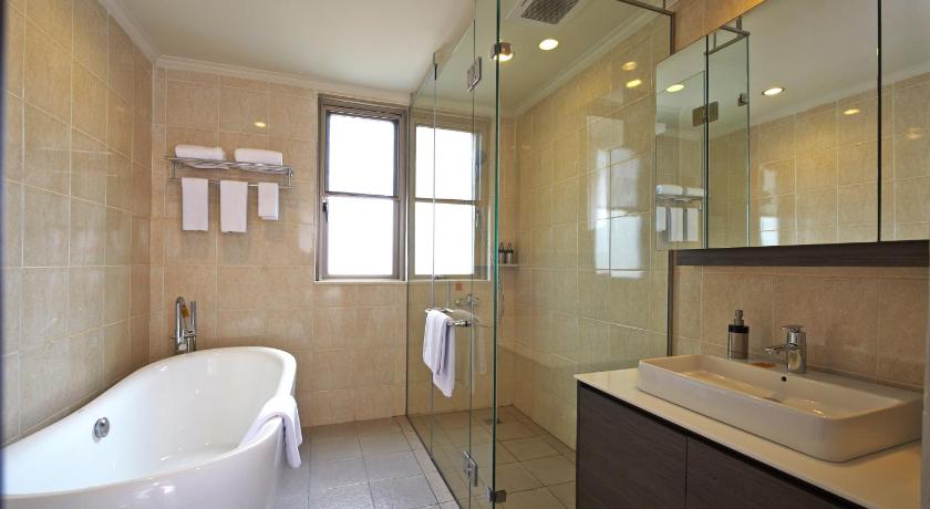 Image of Corner Suite 2