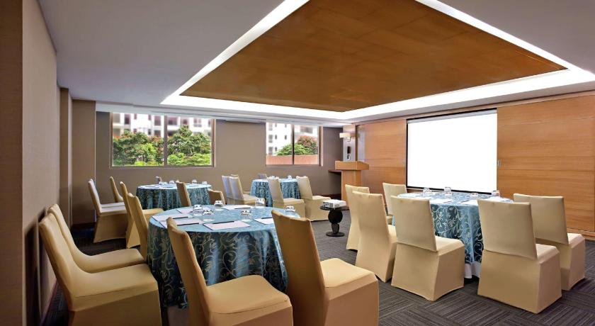 Antel High Top Dining Table Sets DoubleTree Suites By Hilton