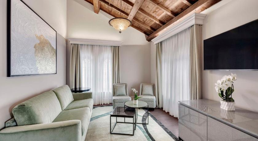 Image of King Molino Executive Suite 7