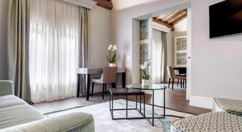 Image of King Molino Executive Suite 5