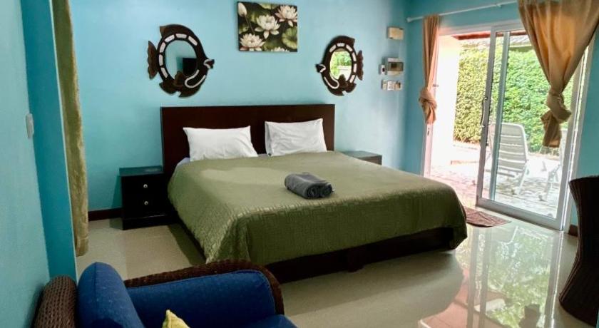 Image of Superior King Bed 4