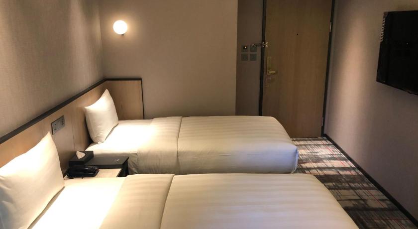 Image of Deluxe Twin 10