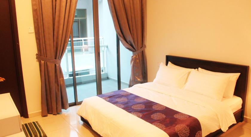Image of Seven-Bedroom House 10