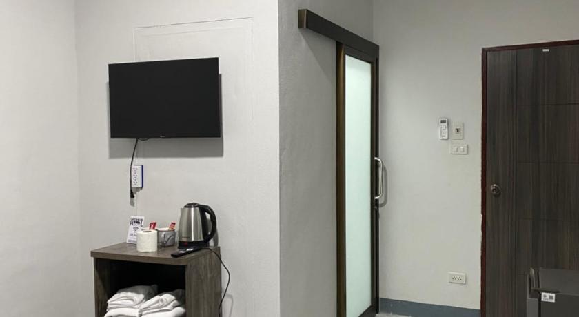 Chom Thong Ladakul Hostel 4-Star Hotel exterior