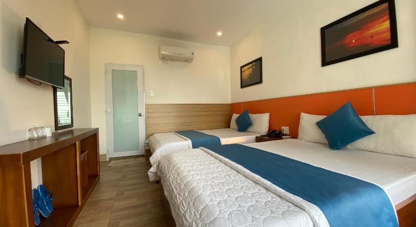 Phòng 4 người Nhìn ra cảnh Núi non (Quadruple Room with Mountain View)tooltipPhòng 4 người Nhìn ra cảnh Núi non (Quadruple Room with Mountain View)