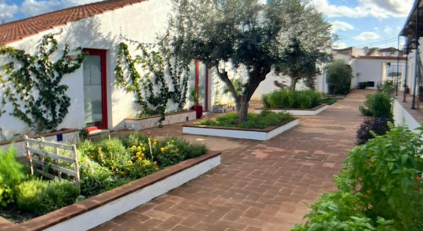 Monsaraz Viva! Farmhouse 4-Star Guesthouse pool