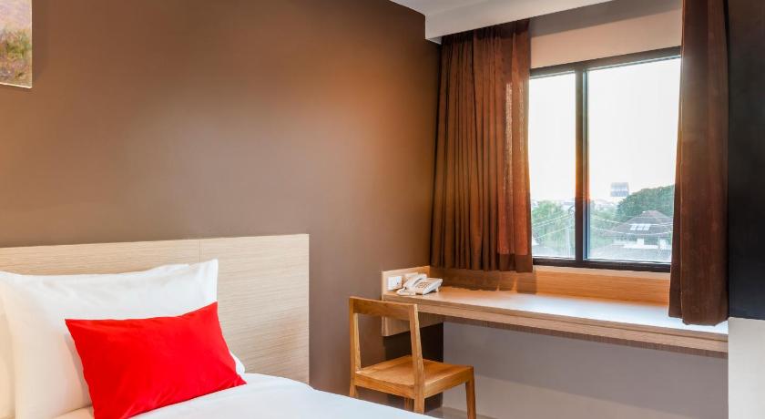 Image of Standard Twin Room 9