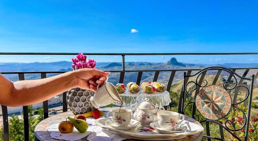 La Finestra sul Castello B&B