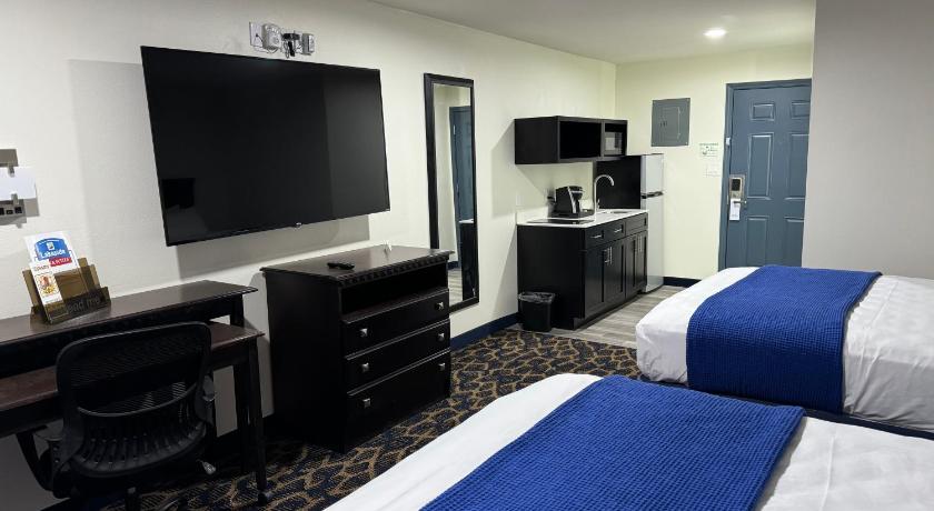 휴스 스프링스 Lakeside Inn and Suites 숙소 수영장