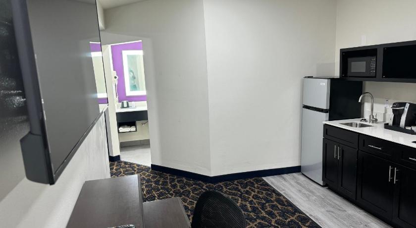 휴스 스프링스 Lakeside Inn and Suites 숙소 수영장