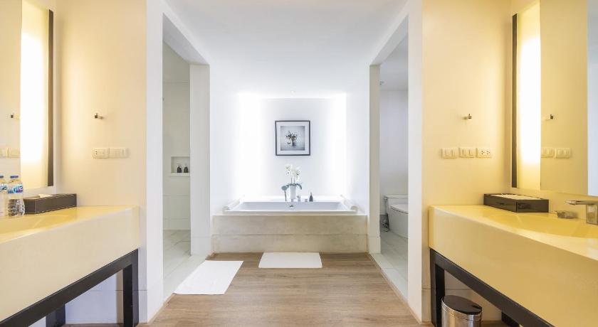 Image of Jacuzzi Suite 16