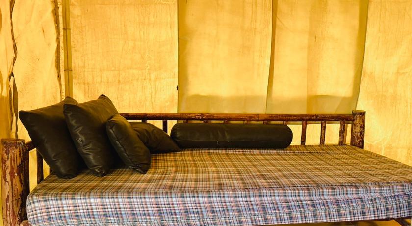 Image of Deluxe Tent 8