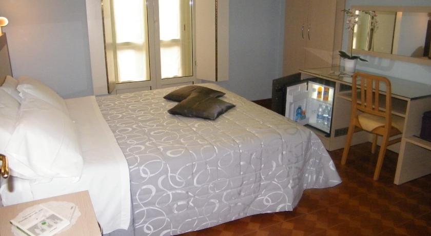Image of Double or Twin Room with Private Bathroom 5