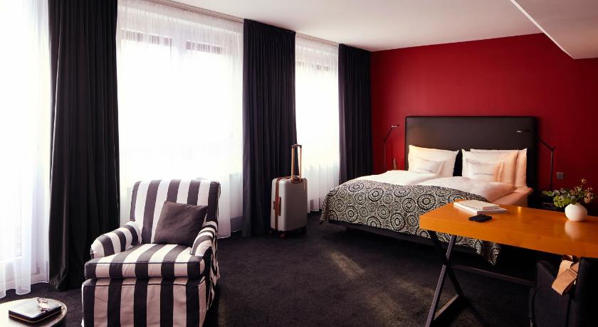Image of Junior King Suite with Kitchenette 0