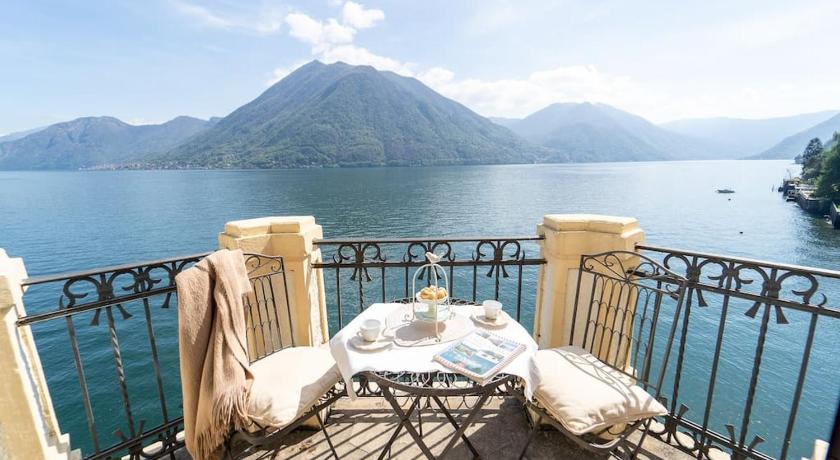Storica Villa sul Lago di Como con darsena privata