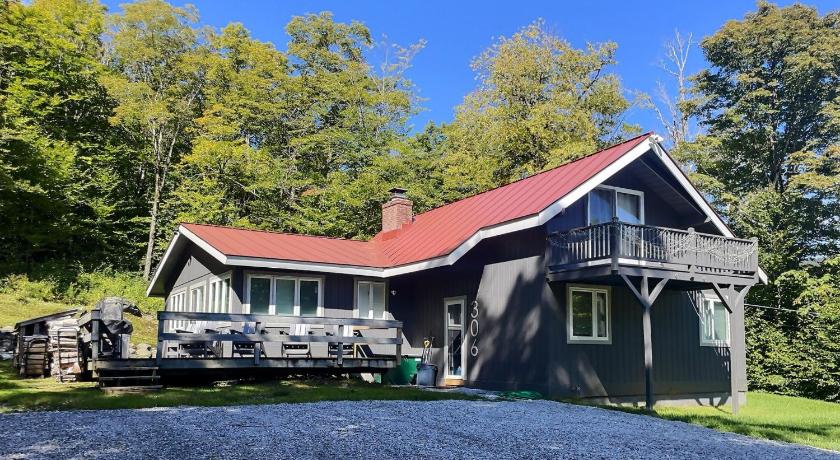 キリントン (VT) Alpine Chalet Grill, Fire pit, Pool, Gym, CornHole 5つ星 宿泊施設 客室