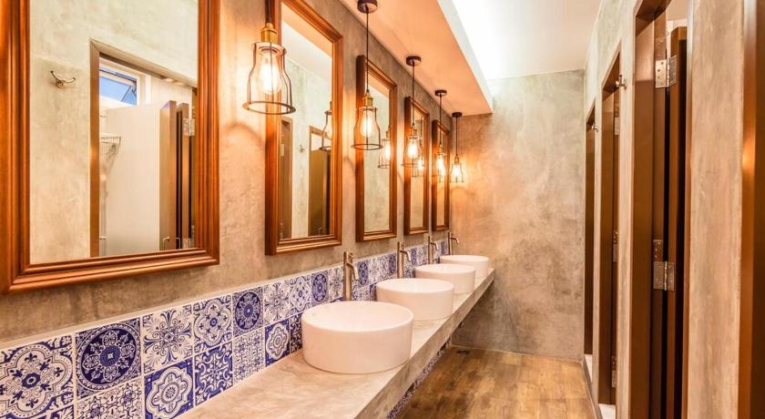 バンコク Lamoon Vivit 3つ星 ホテル プール