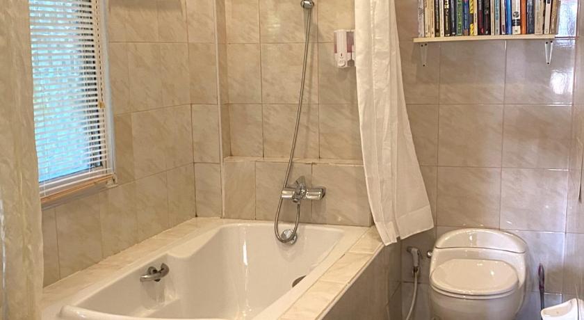 Image of Suite with Garden View 15