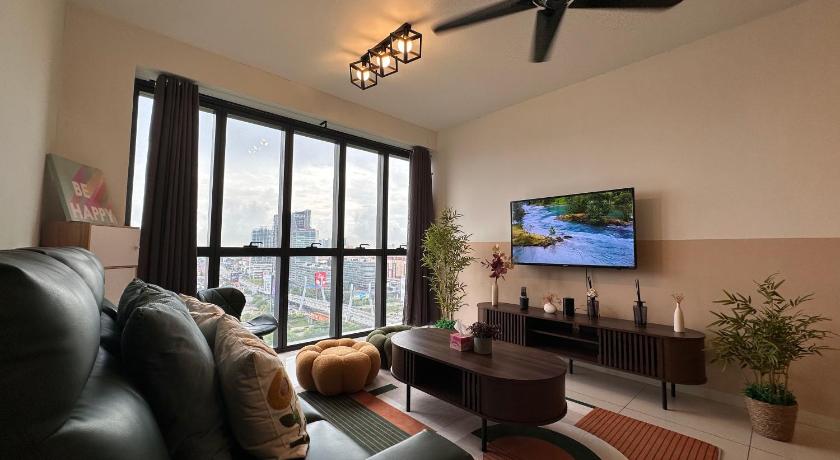Premium Retreat Suite @ Icon City + Infiniti pool - image 12