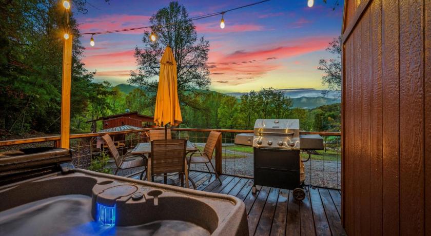 Hainesville 2bed 1bath Cabin with Mountain View, Hot Tub and grilling deck 3-Star Accommodation lobby