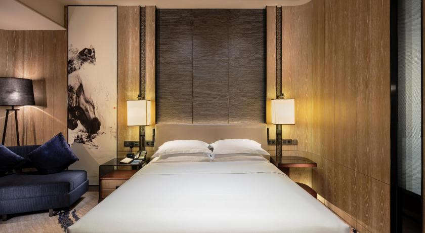 Image of King Guest Room City View Wanghai Wing 4