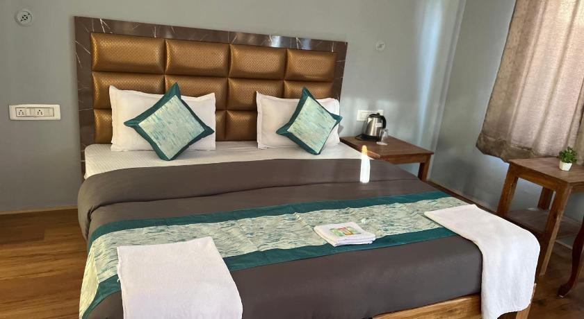hotel honey bee - image 13