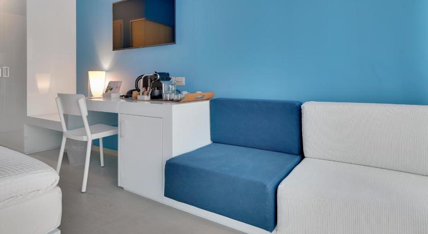 Image of Deluxe Double Room with Side Sea View 5