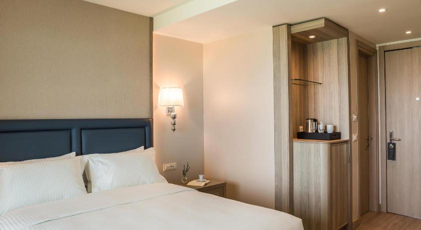 Image of Superior Double Room with Sea View Balcony 5