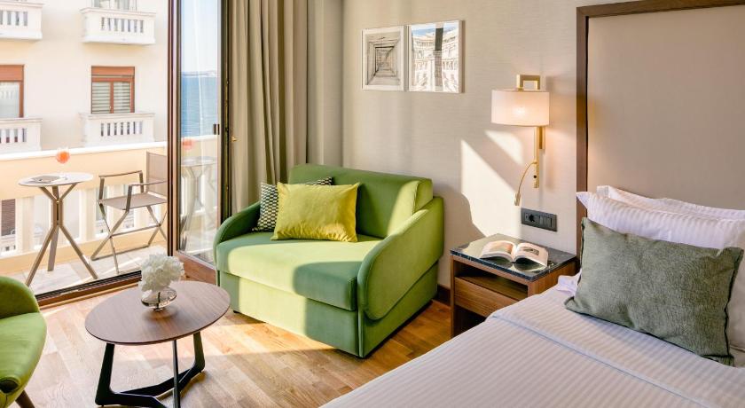 Image of Premium Partial Ocean View Triple Room 0