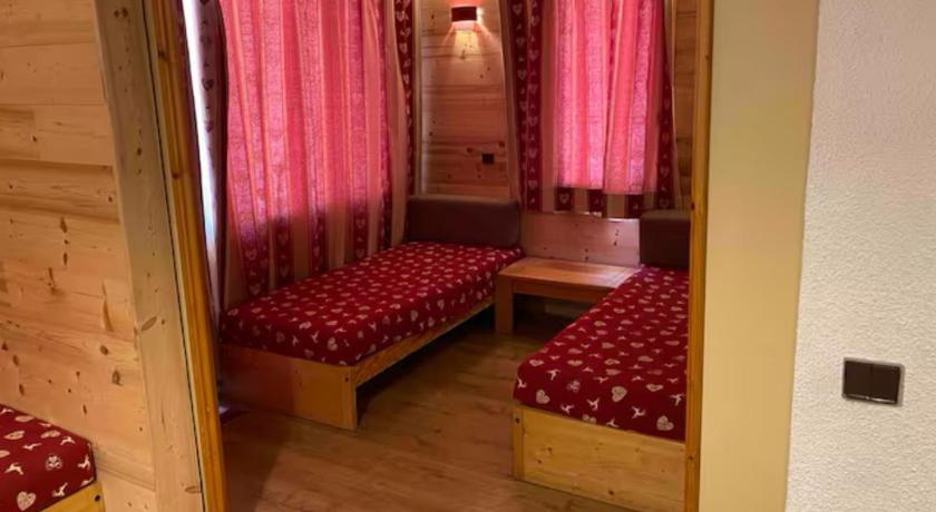 Appartement aux Coches skis aux pieds