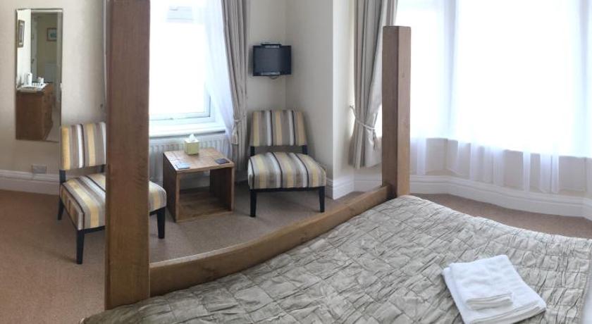 Double Room with Bay Window - 1st Floor, The Whalebone Arch in Whitby