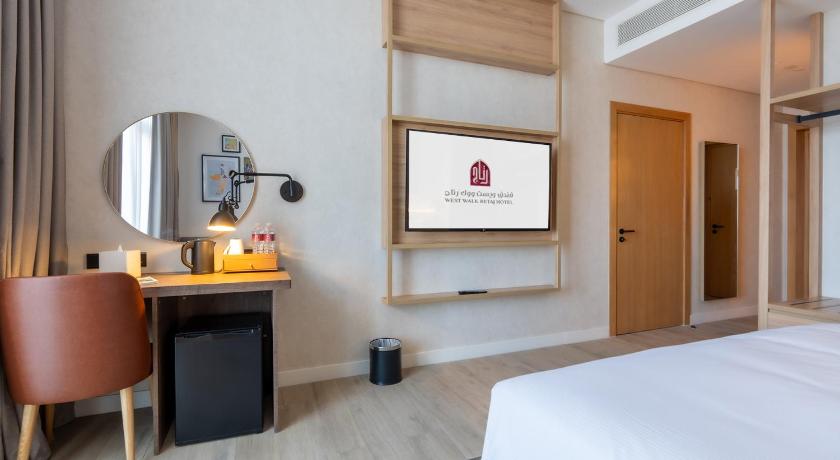 Image of Deluxe King Room 4