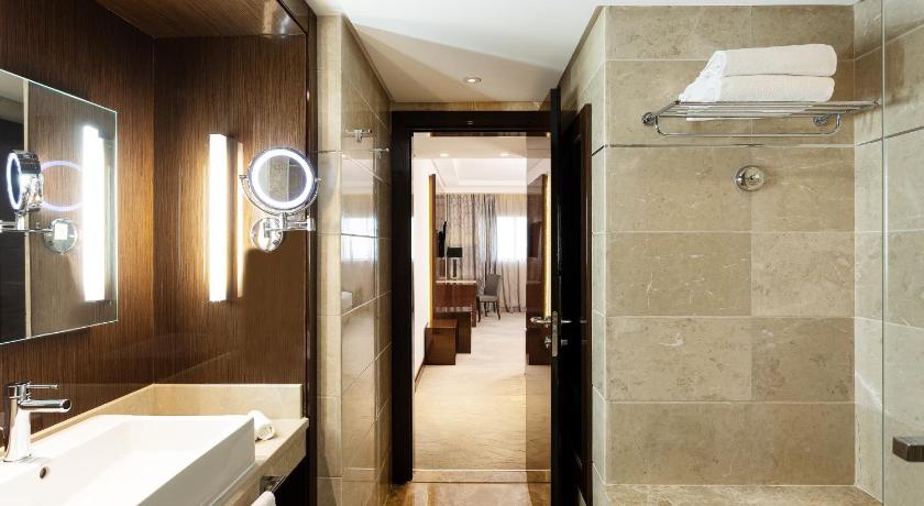 Suite-2 Bedroom-Lake View-Lounge Access 이미지 2