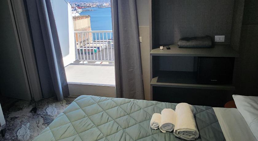 Image of Junior Suite with Sea View 12