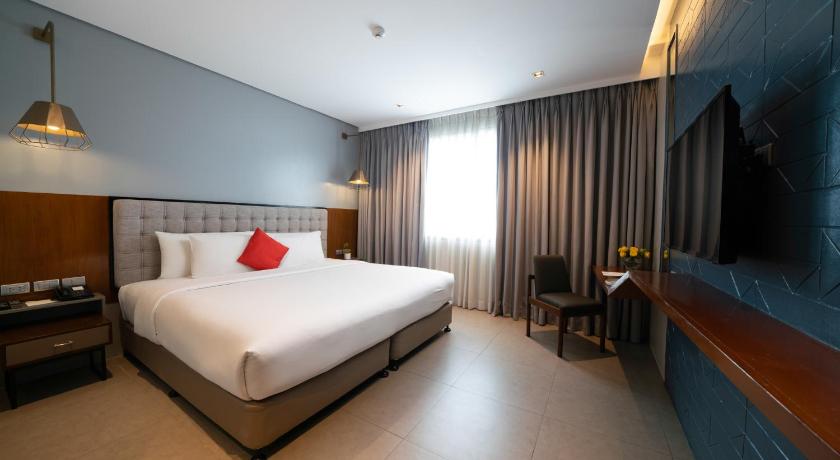 Image of Deluxe King Room 5