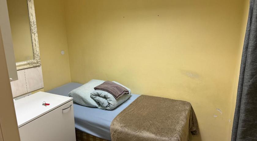 Image of Small Single Room without Window - Semi-Basement Floor 6