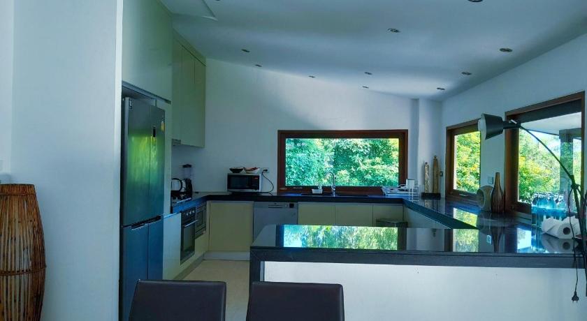 Image of Four-Bedroom House 10