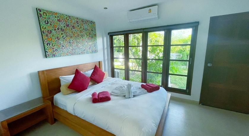 Image of Four-Bedroom House 8