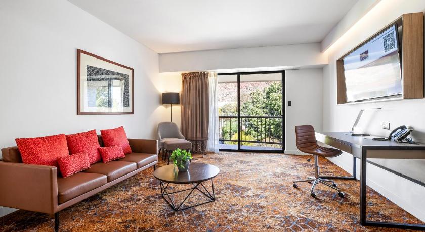 Image of 1 King Bed 1 Bedroom Suite 4