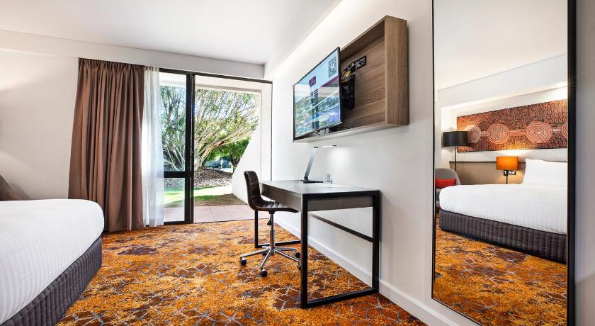 Image of 1 King Bed Standard 5