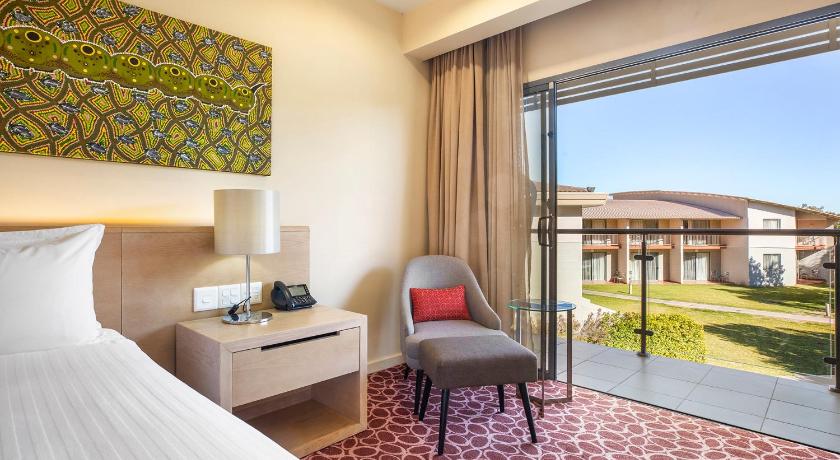 Image of 1 King Bed Premium 4