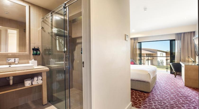 Image of 1 King Bed Premium 5