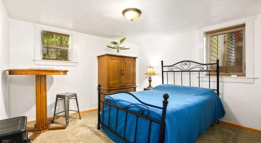Billings (MT) Bo360 Old West Abode with Hot Tub and Sauna 4-Star Accommodation view
