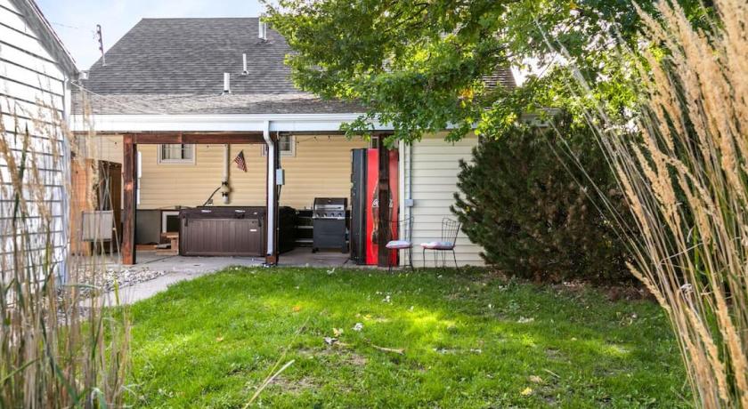 Billings (MT) Bo360 Old West Landing with Hot Tub and Sunrise Views 4-Star Accommodation lobby